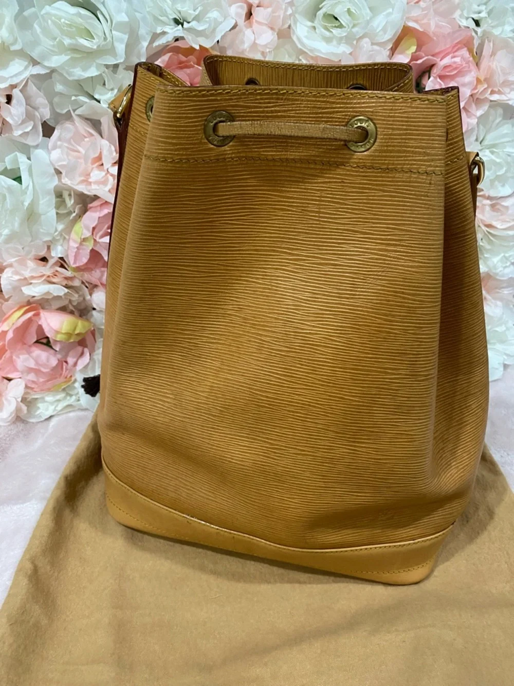 Louis Vuitton Noe Tan Epi Leather Bucket Bag - Picture 2 of 12